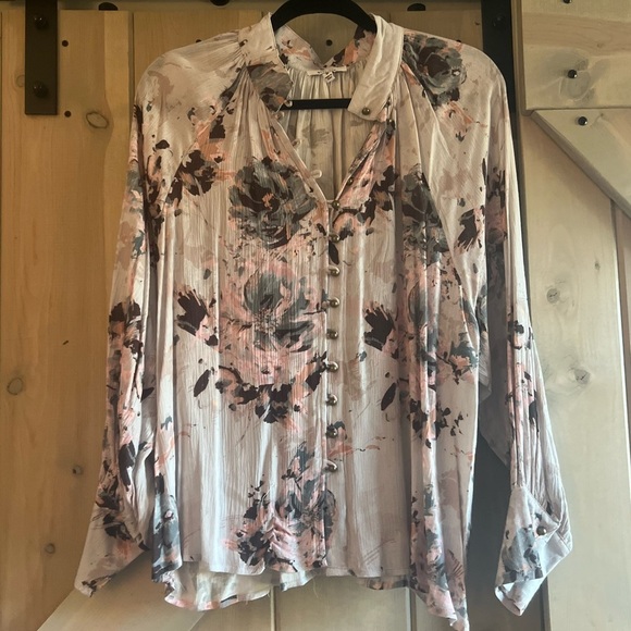 LIKE NEW BTFL Life Floral High Neck Blouse - Picture 1 of 8